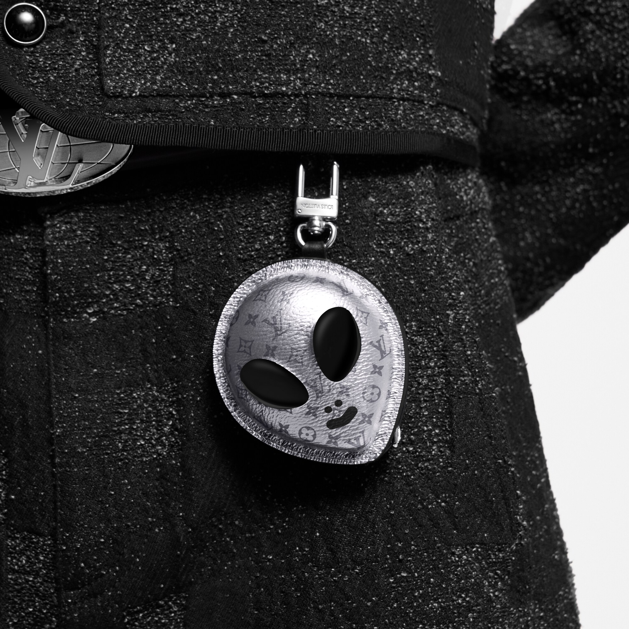 Charm de Bolsa LV Alien S00 - Acessórios | LOUIS VUITTON ®